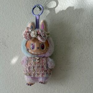 This is a real lububu 
Hands do not move but feet only a little bit